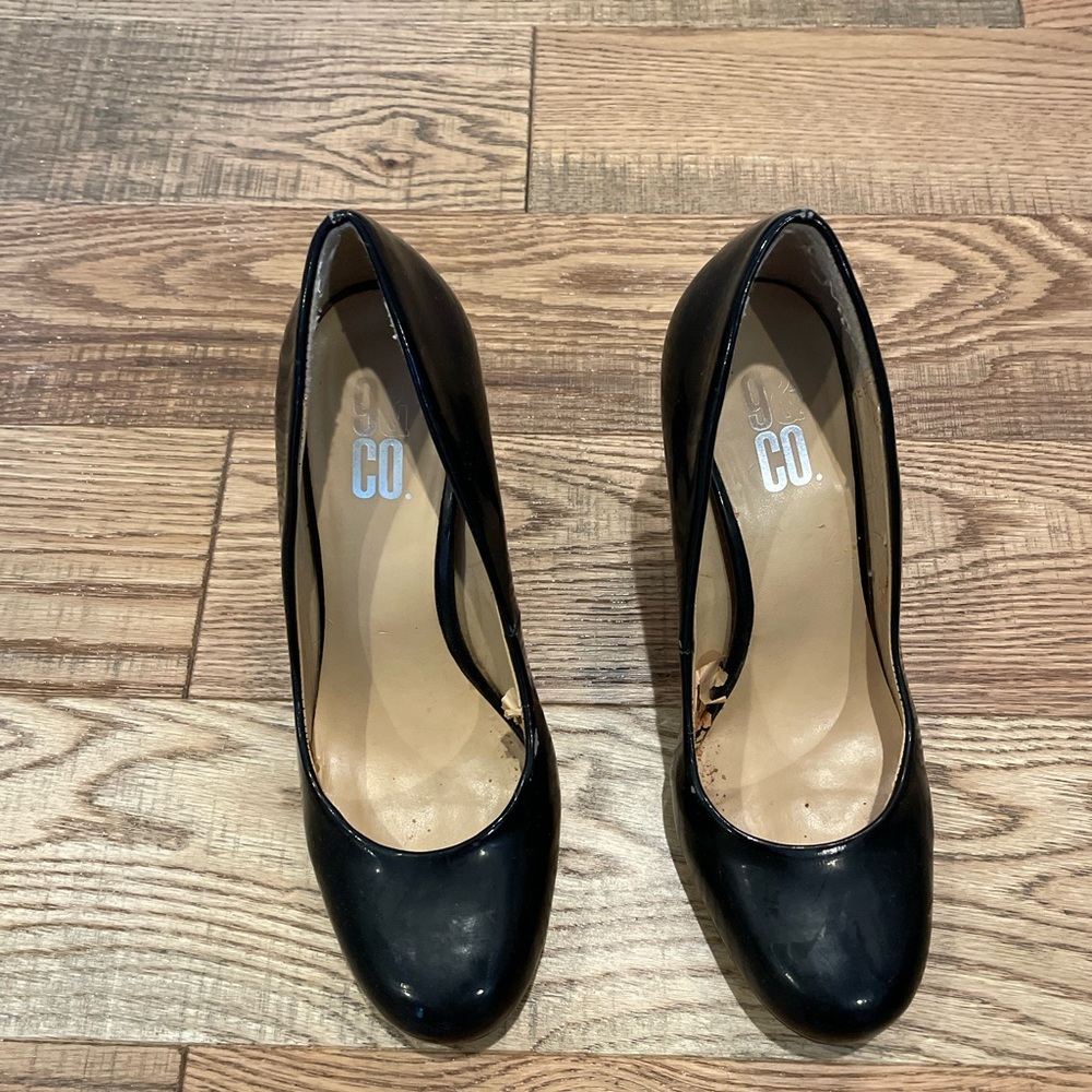 Shiny black size 6.5 heels